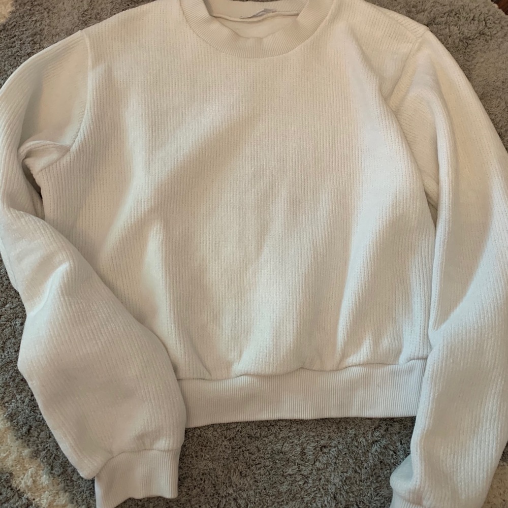 white crew neck sweatshirt